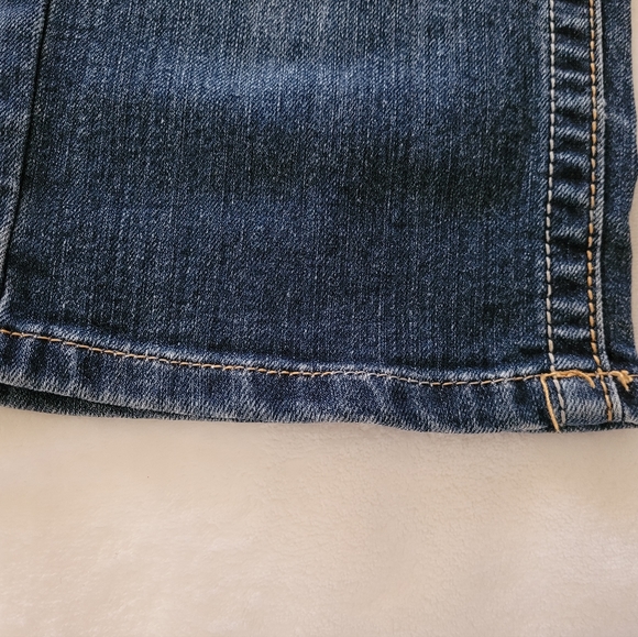 Bermuda Shorts! Dark Rinse, LIKE NEW!! Size 3 - Picture 5 of 5